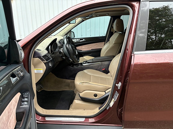 Mercedes-Benz ML350 9 of 16
