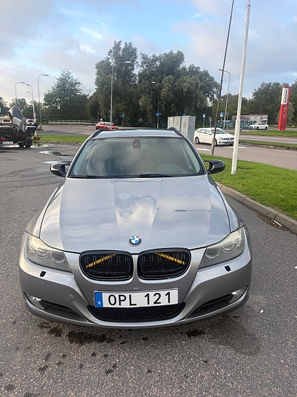BMW 318d 2 of 12