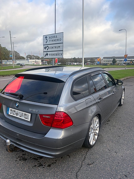 BMW 318d 4 of 12