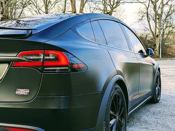 Tesla Model X 25 of 30