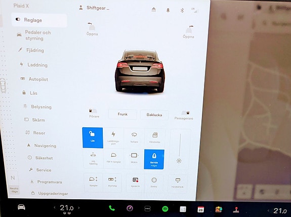Tesla Model X 14 of 30