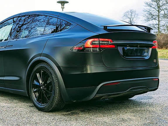 Tesla Model X 20 of 30