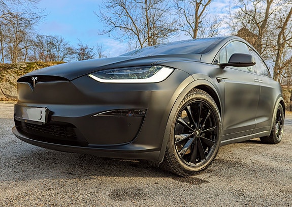 Tesla Model X 26 of 30