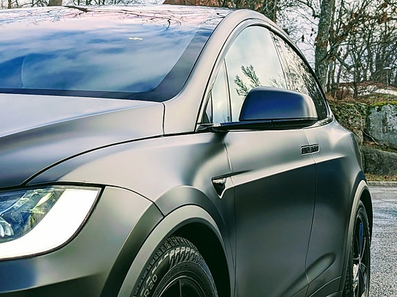 Tesla Model X 24 of 30