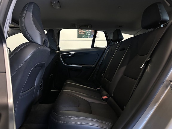 Volvo V60 8 of 12