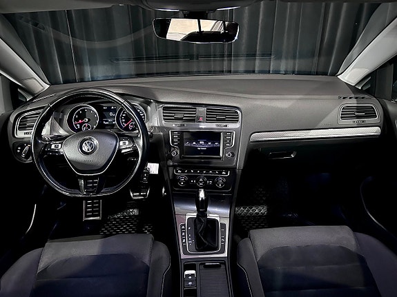 Volkswagen Golf Alltrack 17 of 21