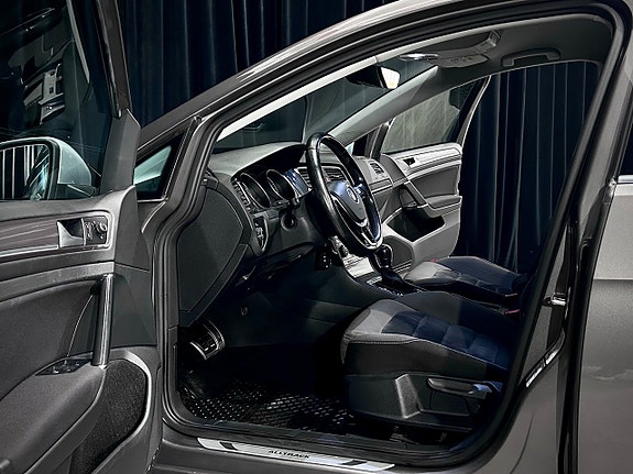 Volkswagen Golf Alltrack 9 of 21