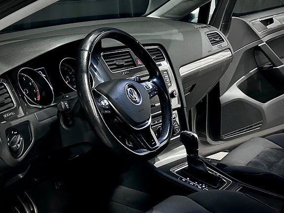 Volkswagen Golf Alltrack 10 of 21