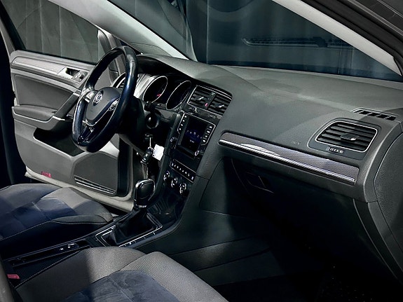 Volkswagen Golf Alltrack 11 of 21