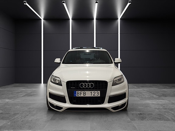Audi Q7 2 of 29