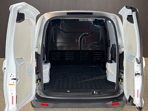 Ford Transit Courier 13 of 15
