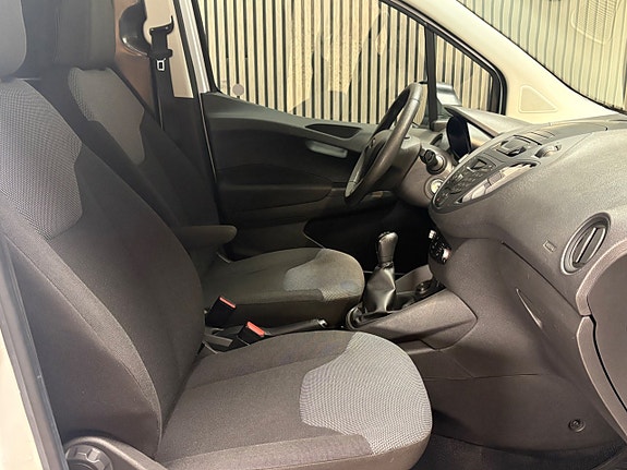 Ford Transit Courier 11 of 15