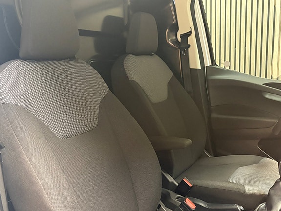 Ford Transit Courier 12 of 15