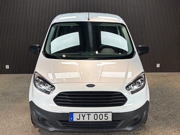 Ford Transit Courier 2 of 15
