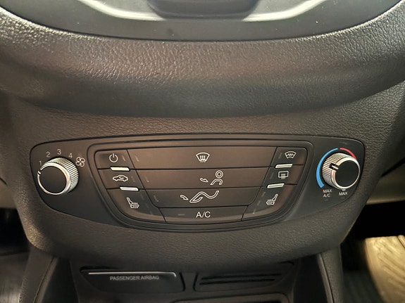 Ford Transit Courier 10 of 15