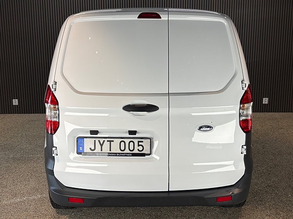Ford Transit Courier 5 of 15