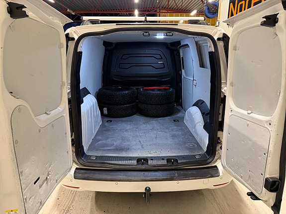 Volkswagen Caddy Maxi 16 of 19