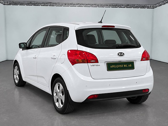 Kia Venga 3 of 9