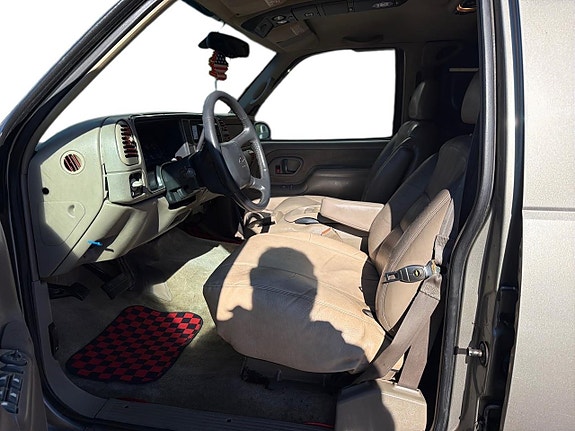 Chevrolet Tahoe 16 of 22