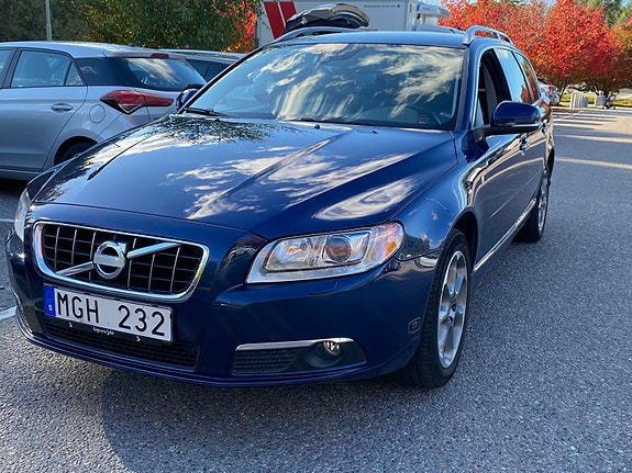 Volvo V70 2 of 18