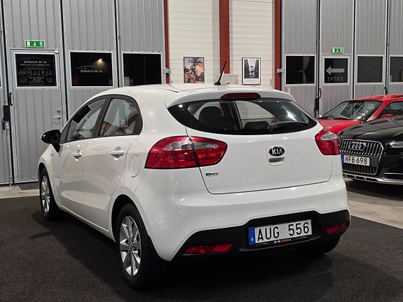 Kia Rio 8 of 21