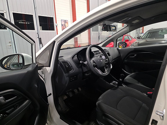 Kia Rio 9 of 21