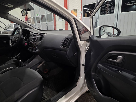 Kia Rio 17 of 21