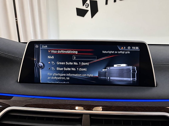BMW 750Li 26 of 28