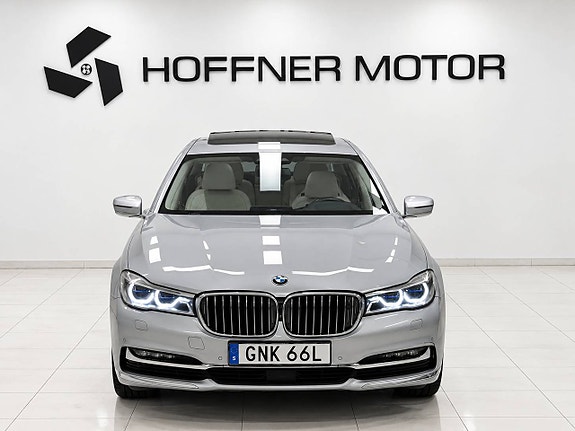 BMW 750Li 2 of 28