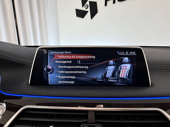 BMW 750Li 25 of 28
