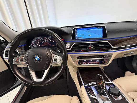 BMW 750Li 24 of 28