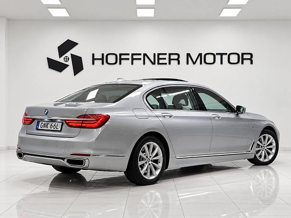 BMW 750Li 7 of 28