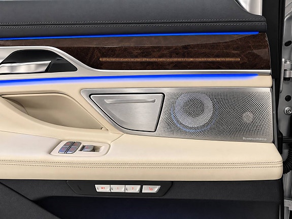 BMW 750Li 15 of 28