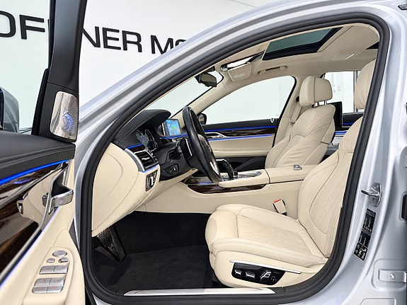 BMW 750Li 10 of 28