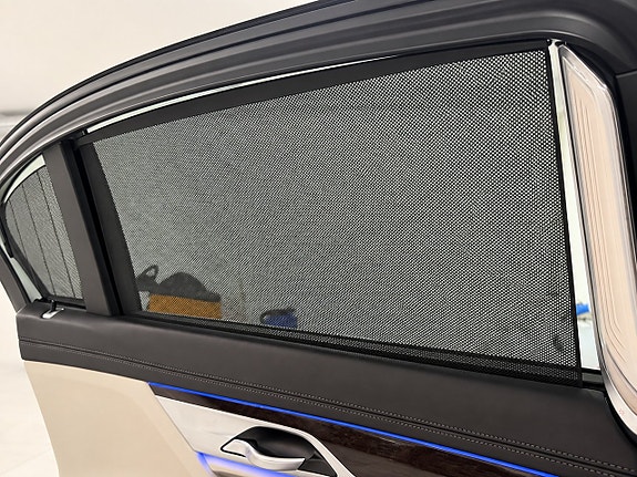 BMW 750Li 16 of 28