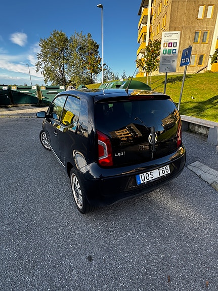 Volkswagen UP! 4 of 7