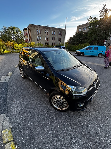 Volkswagen UP! 3 of 7