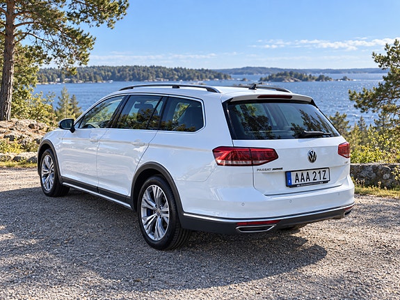 Volkswagen Passat Alltrack 13 of 15