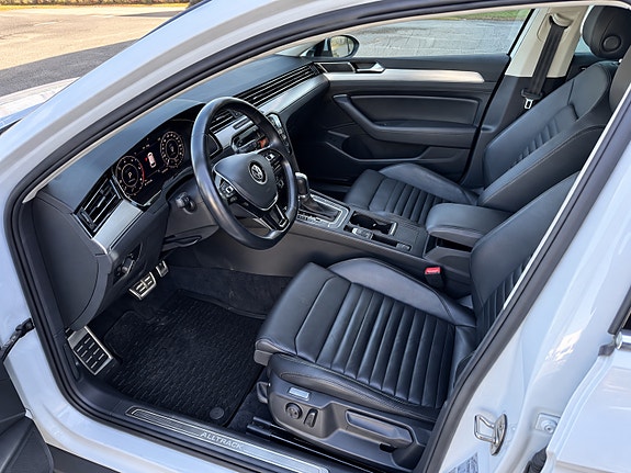 Volkswagen Passat Alltrack 11 of 15