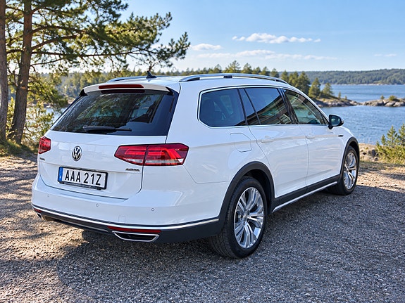 Volkswagen Passat Alltrack 12 of 15