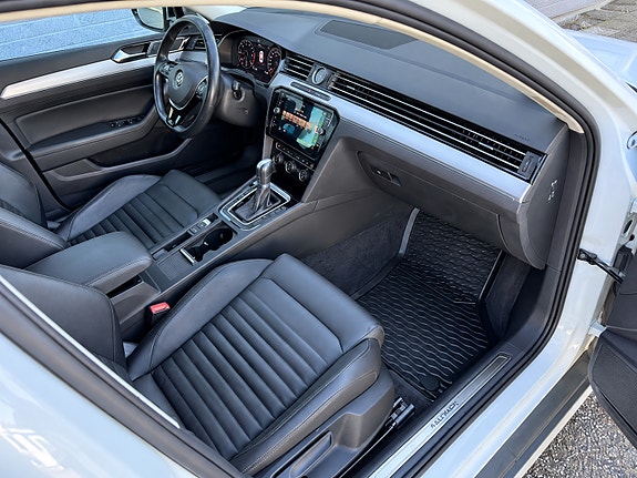 Volkswagen Passat Alltrack 9 of 15
