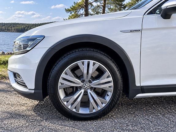 Volkswagen Passat Alltrack 4 of 15