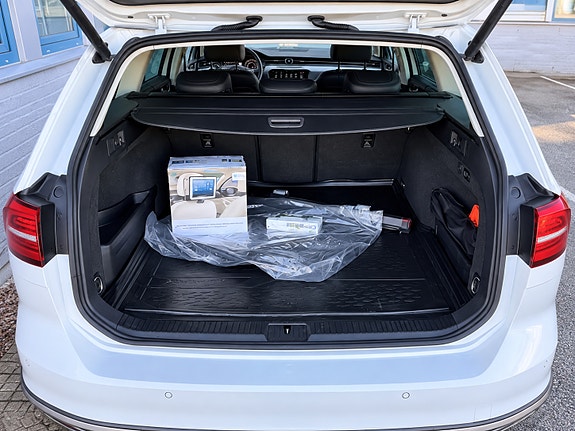 Volkswagen Passat Alltrack 14 of 15