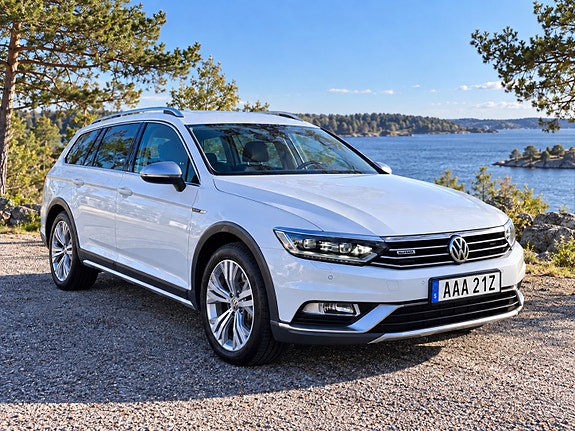 Volkswagen Passat Alltrack 3 of 15