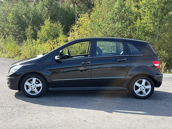Mercedes-Benz B170 4 of 12