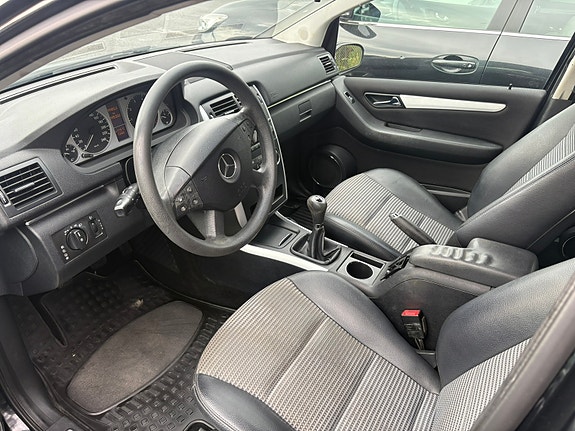 Mercedes-Benz B170 10 of 12