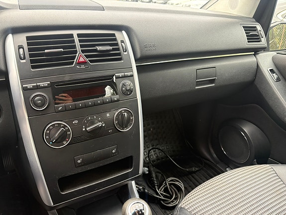 Mercedes-Benz B170 11 of 12