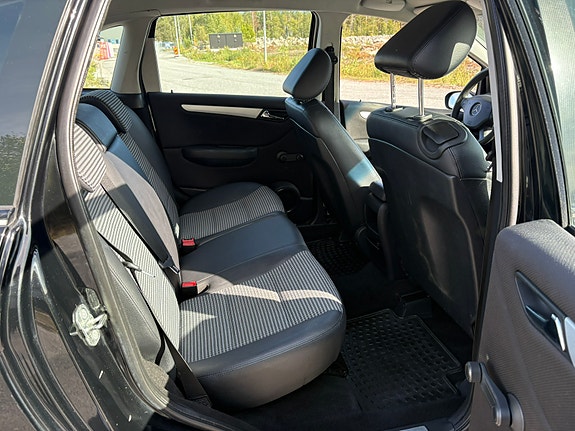 Mercedes-Benz B170 8 of 12