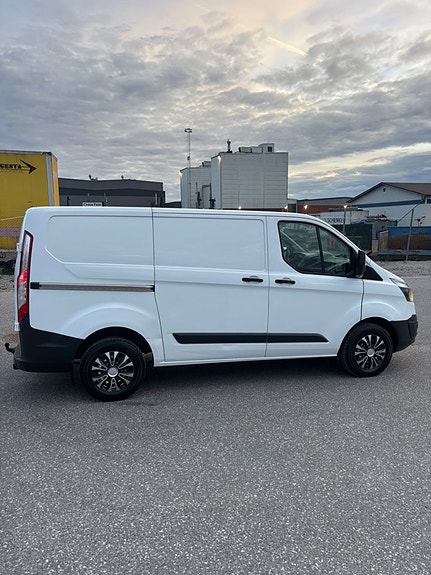 Ford Transit Custom 12 of 15