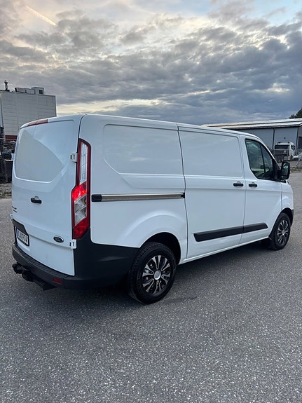 Ford Transit Custom 2 of 15